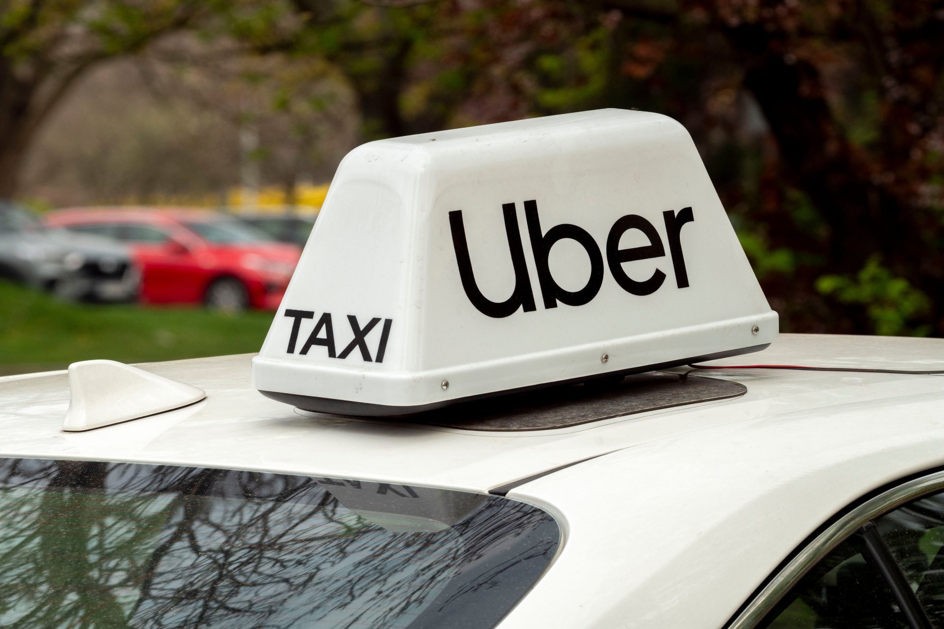 Ubezpieczenie OC i AC dla kuriera, dostawcy i Taxi. Co grozi za ukrycie zarobkowego użytkowania auta?