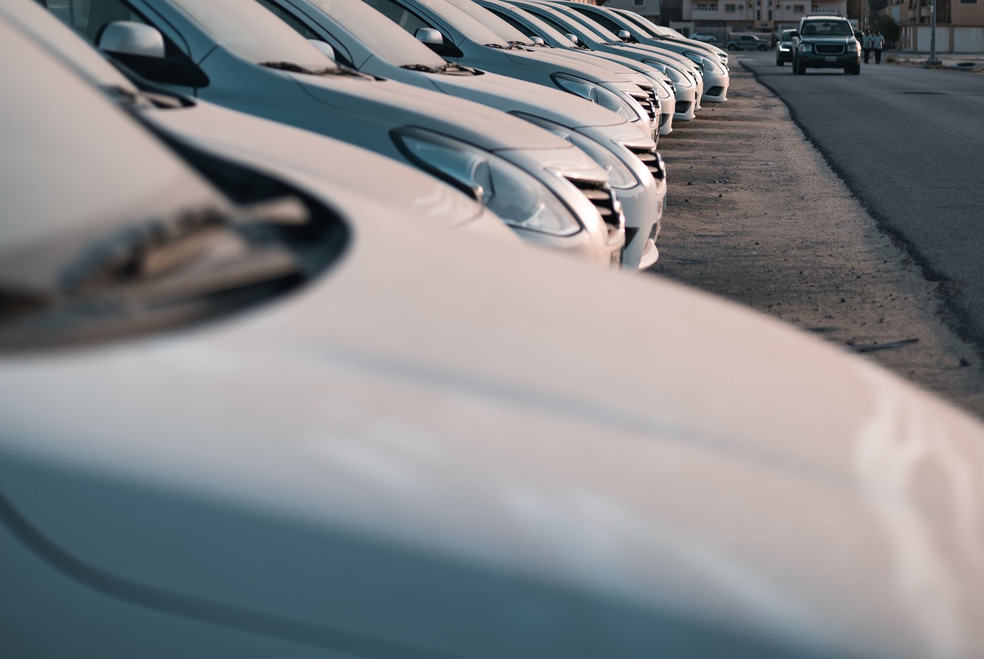 Wynajem auta na wakacjach i car-sharing. Jak udział własny w szkodzie może zniszczyć budżet i jak go bezpłatnie lub tanio zlikwidować?