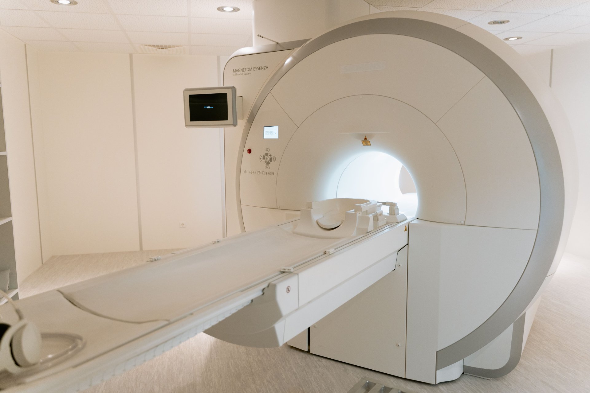 Rezonans i tomografia bez wielomiesięcznych kolejek. Czy prywatny pakiet medyczny to dobra droga na skróty?