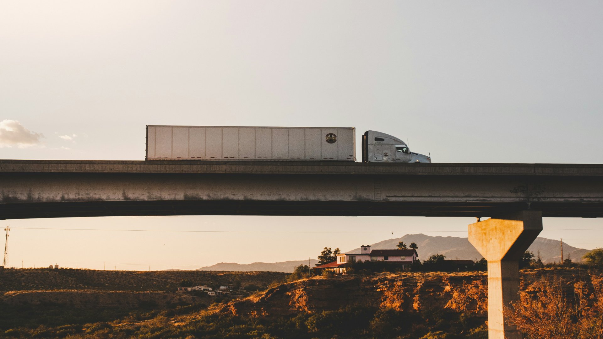 Ubezpieczenie OCP Przewoźnika a Polisa Cargo. Kompleksowy przewodnik po ochronie ładunku w transporcie
